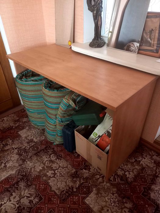 Продам новый письменный стол