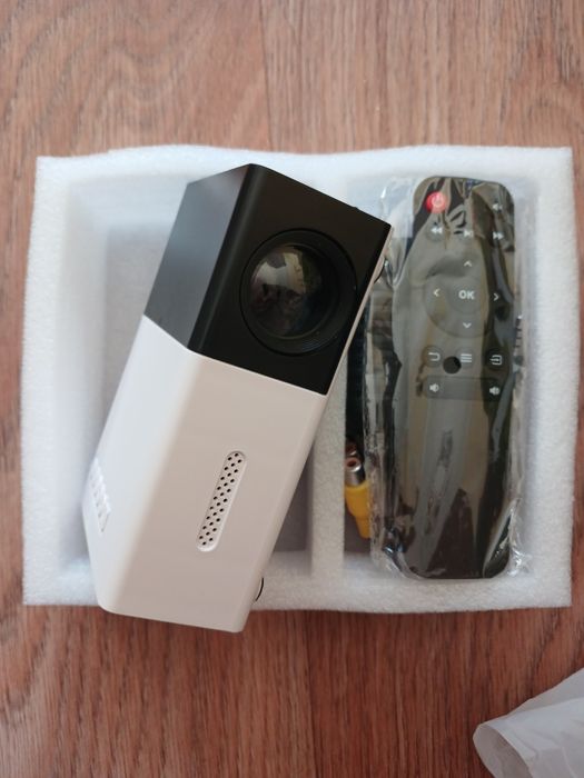 Проэктор.новий.у використанні не був.