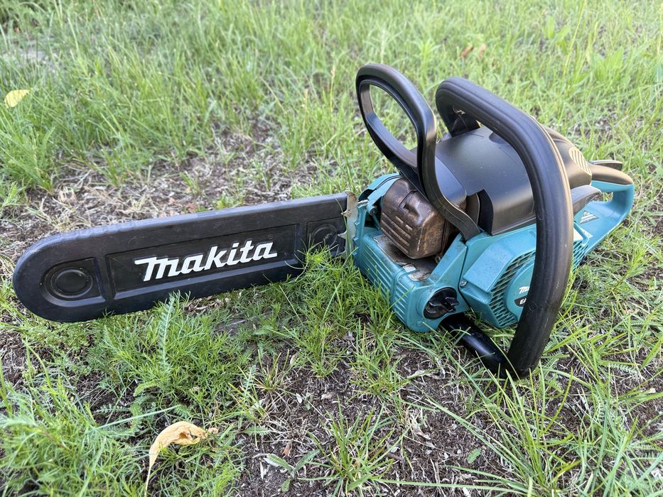 Spalinowa Makita pila lańcugowa EA3200S sprawna używana