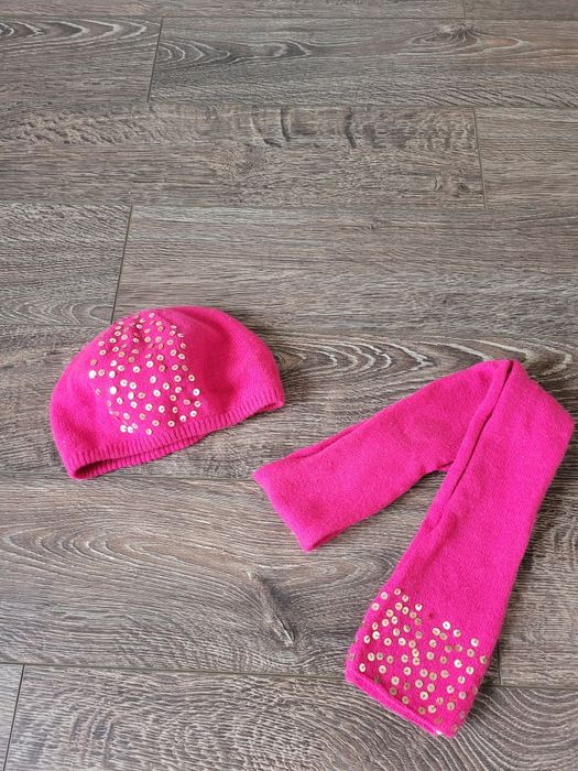 Шапка,беретик з шарфом.