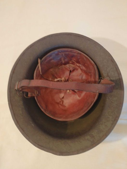 Capacete de infantaria inglês "Tommy" M32, Segunda Guerra Mundial.