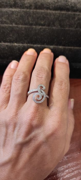 Продам золоту 585* каблучку з діамантами, імпорт