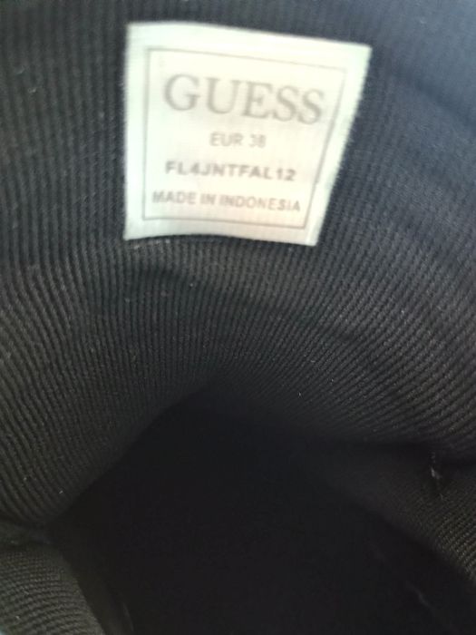 Damskie buty Guess.