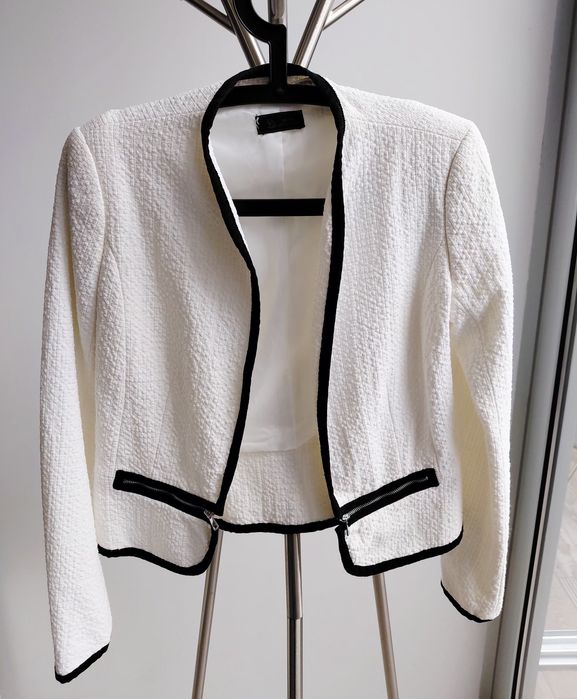 Conjunto vestido Guess e casaco Sinequanone