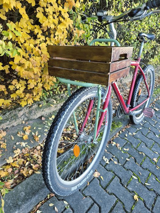 Retro commuter Giant. Drewniana skrzynka. Przedni bagażnik.