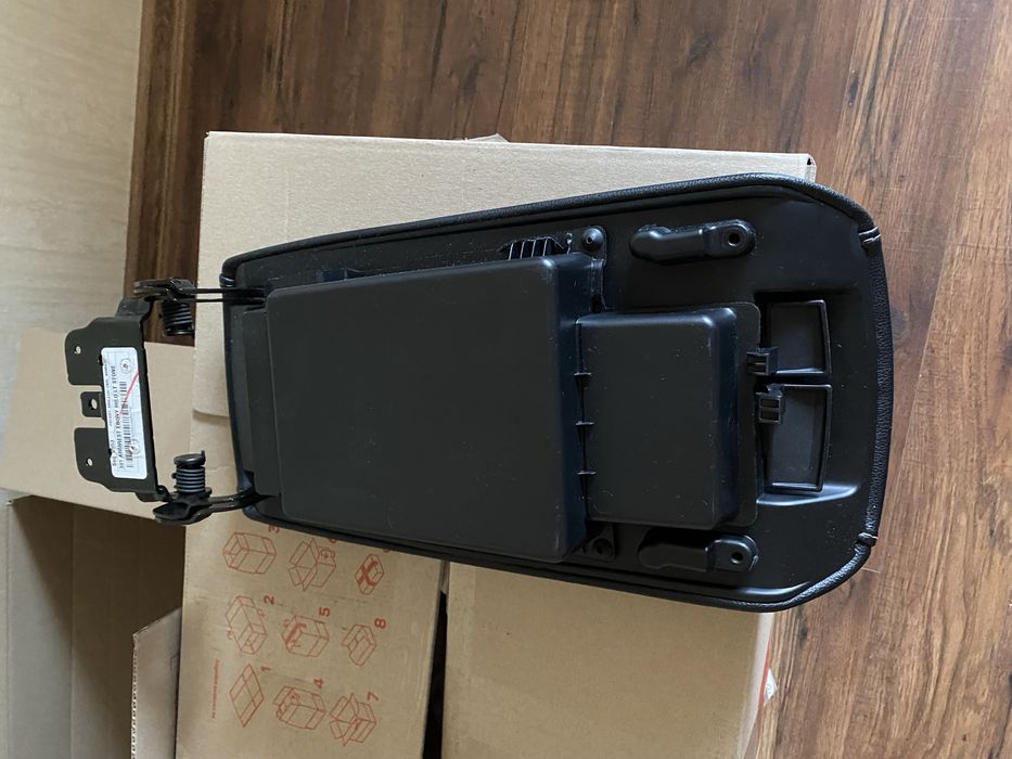 Підлокітник Ford Fusion