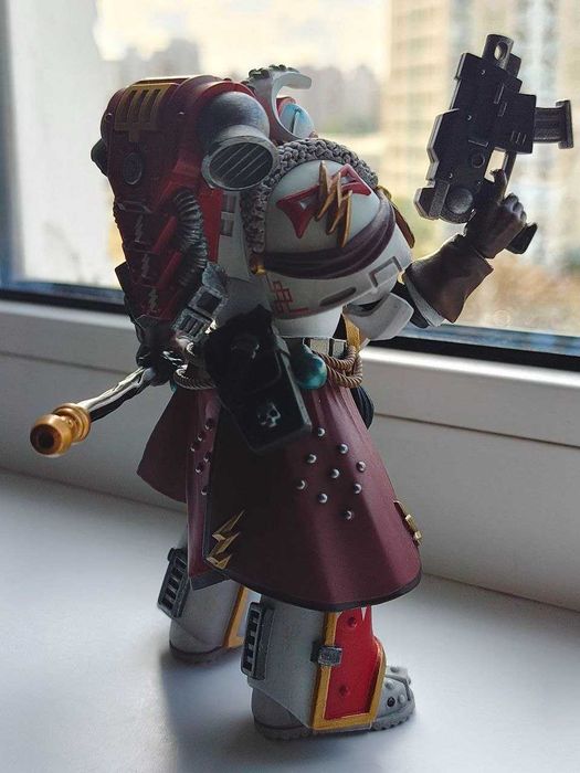 Фiгурка Warhammer 40k Joytoy White Scars Stormseer Consul