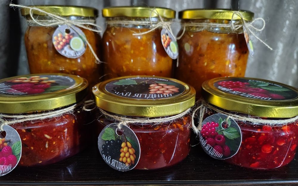 Обліпиха, брусниця, малина, смородина, калина. Домашній ягідний чай.