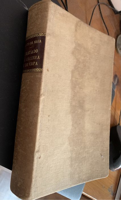 Primeira edicao de “Tratado de cozinha e de copa” Carlos Bento da Maia