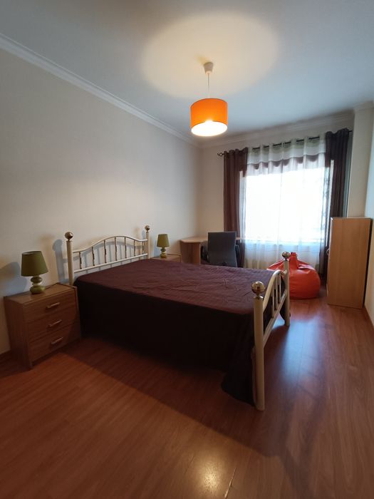 Quarto Estudante Rapariga