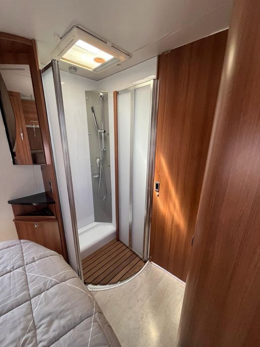 Autocaravana Perfilada Cama Central e Basculante