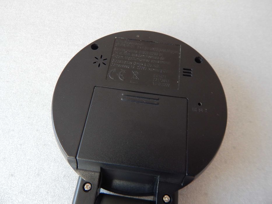 Электронные настольные часы.