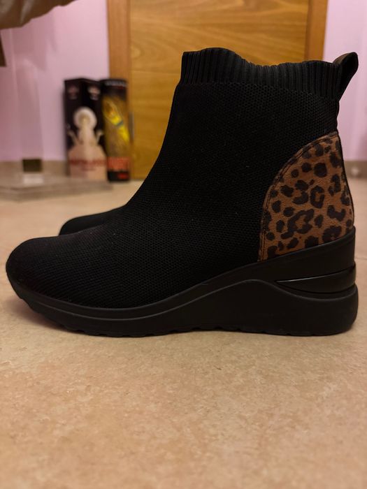 Botas em tecido pretas