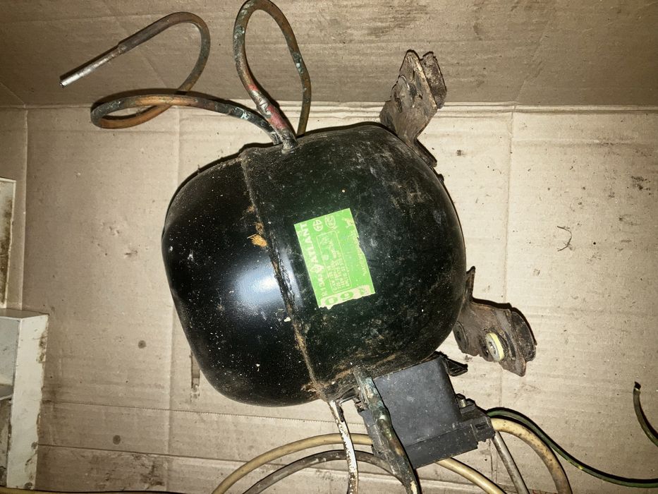 Компресор до холодильника.