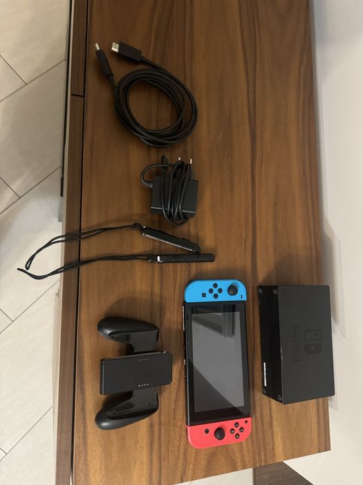 Konsola Nintendo Switch + karta pamięci 128GB