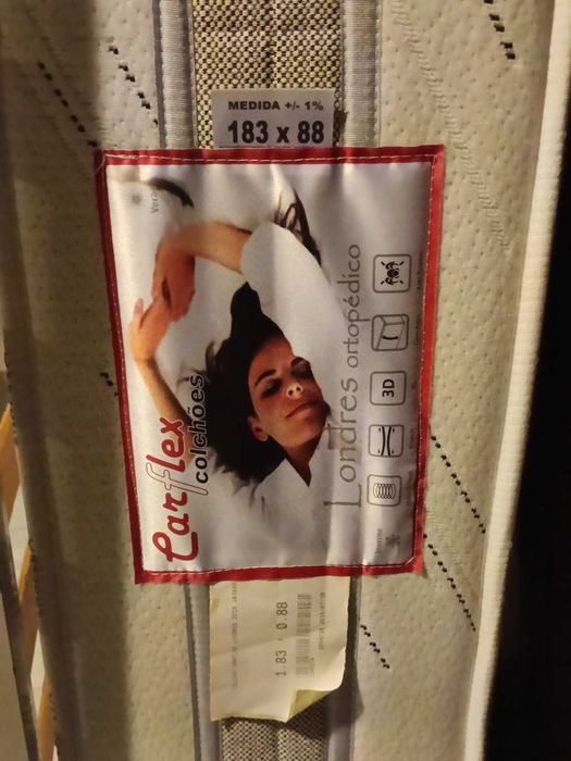 Cama de solteiro em madeira maciça c/estrado e colchão