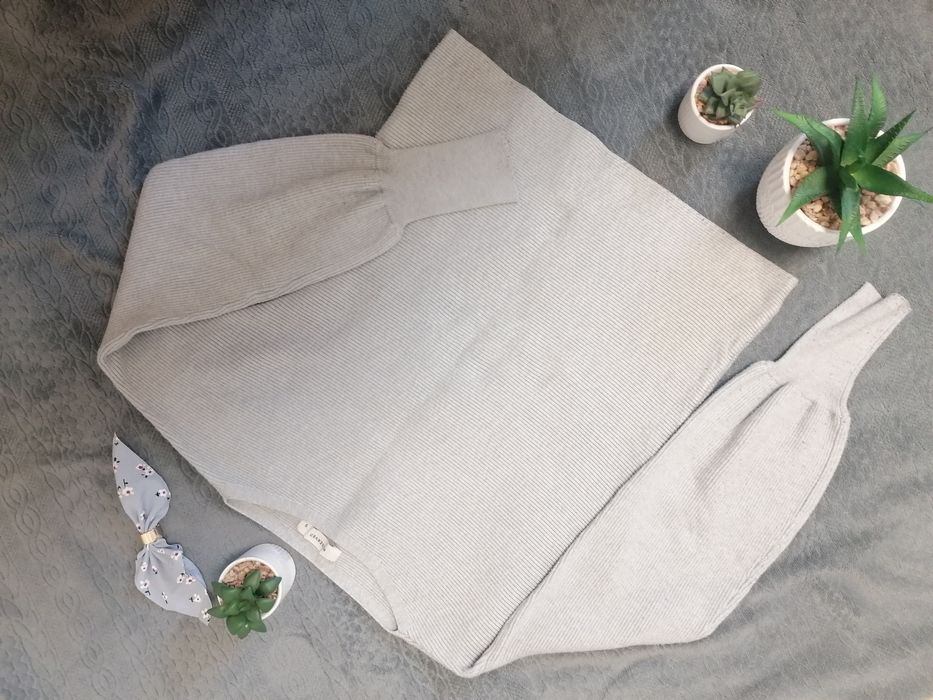 Szary damski sweterek z bufiastymi rękawami