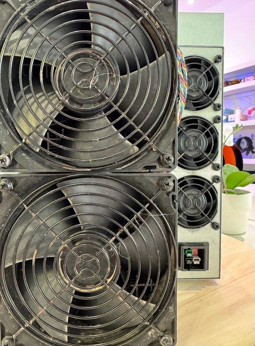 Mineradora Scrypt Antminer L9 (16Gh) | Pronta entrega em mãos