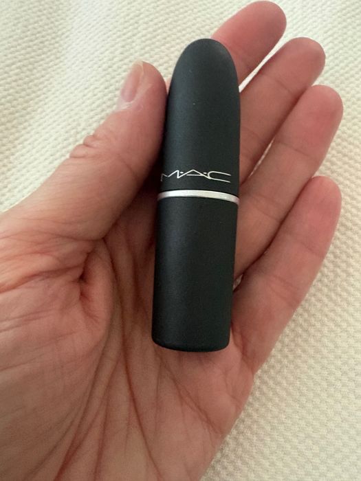 Mac szminka Powder Kiss Stay Curious