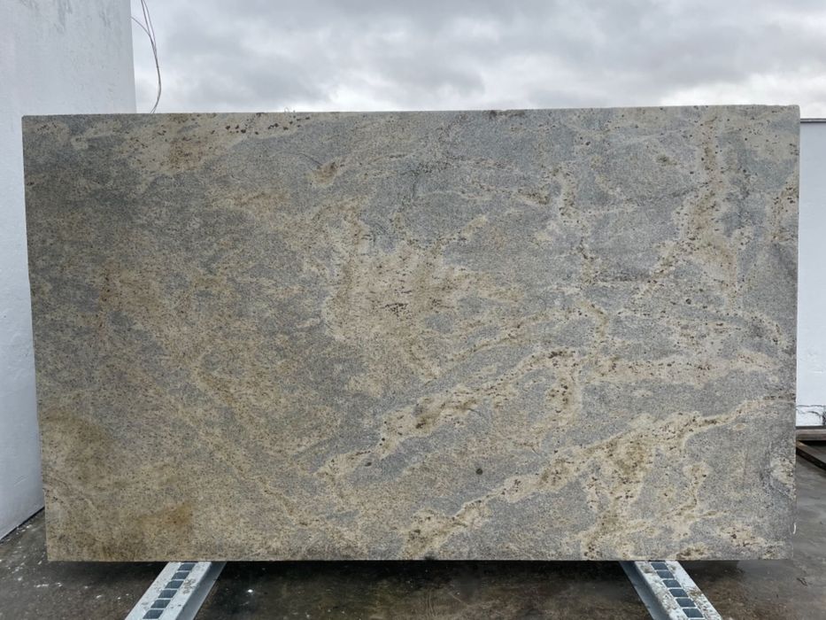 Parapety granitowe zewnętrzne wewnętrzne  blaty kuchenne stopnie