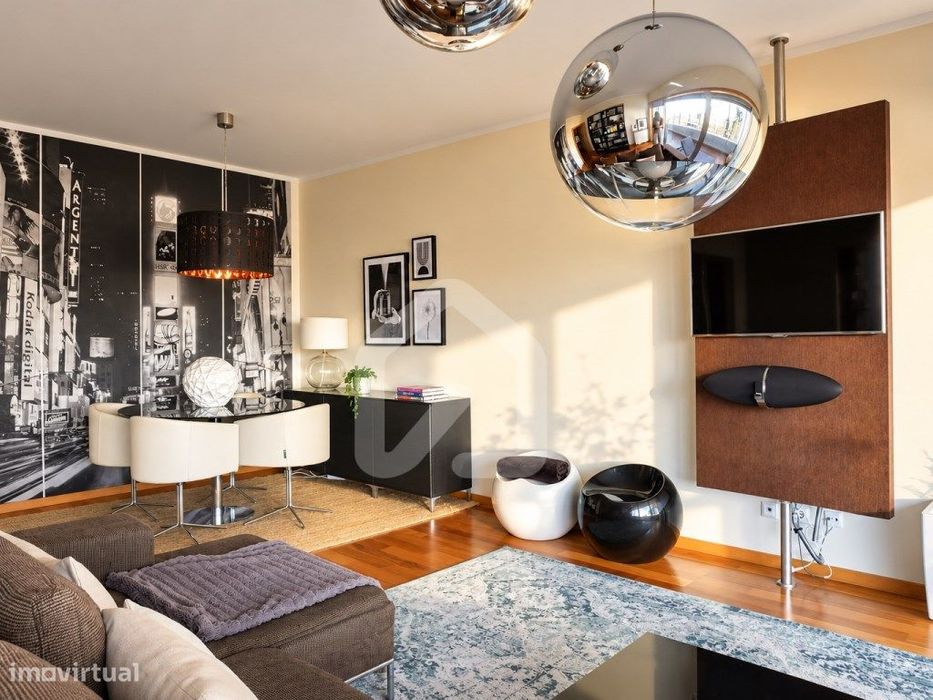 Apartamento T2 - Mobilado com 2 Lugares de Garagem