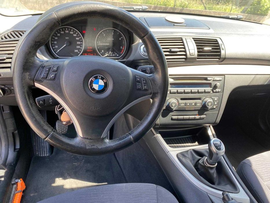 BMW Série 1 118d c/ gancho reboque