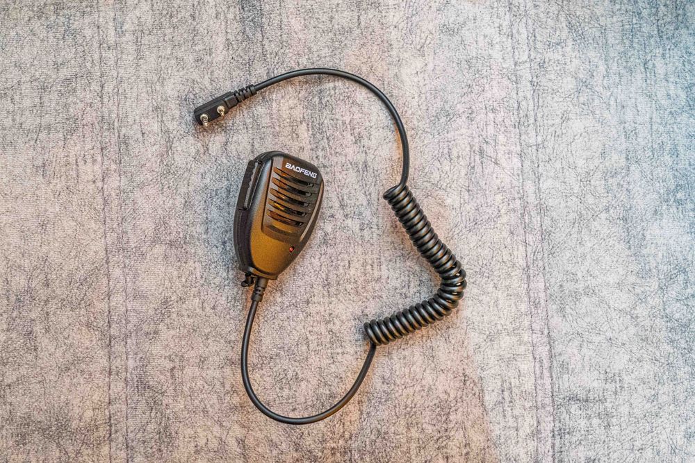Microfone PTT para radios Baofeng.