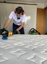 Limpeza e higienização de sofás,  tapetes,  colchões,  estofos em gera