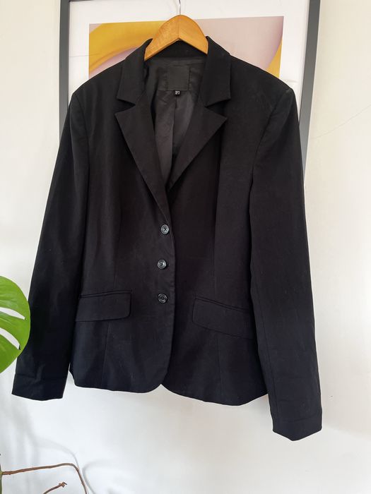 Czarny żakiet damski marynarka