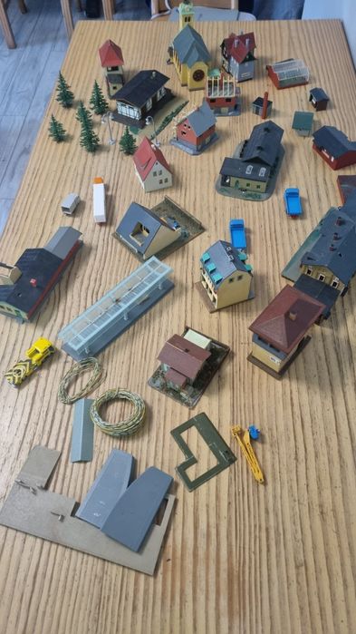 Domki i inne do kolejki makiety