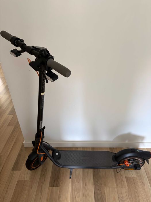 Trotinete Elétrica Segway Ninebot F40I + Cadeado | Piscas Integrados
