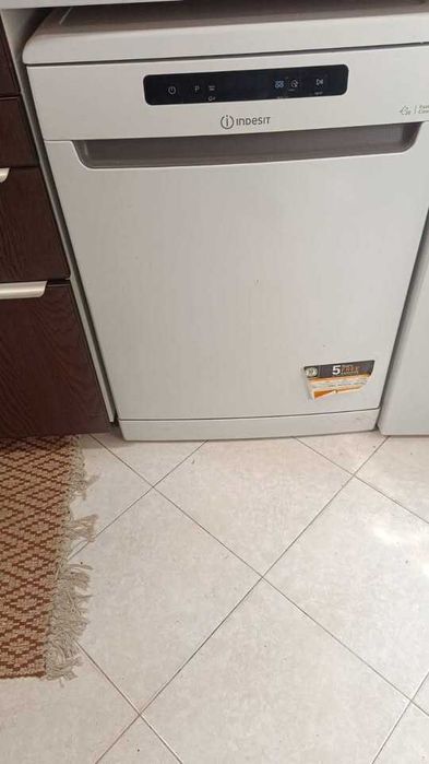 Máquina de Lavar Loiça INDESIT como nova e na garantia