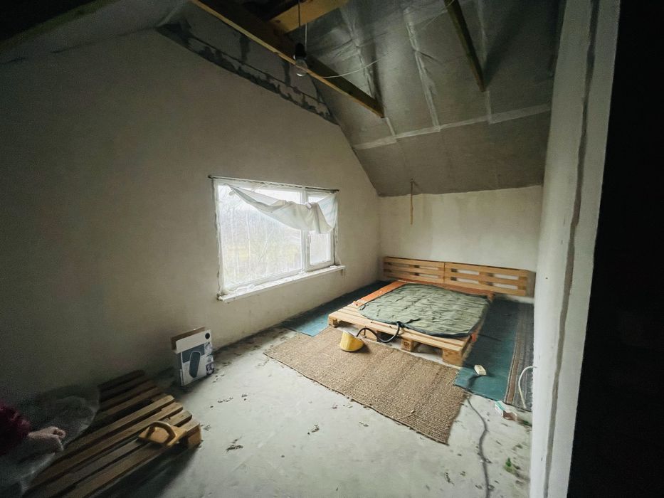 Продаж будинку біля лісу та річки