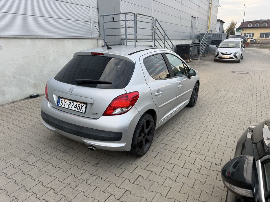 Peugot  207   1.6  Benzynka   Mały przebieg  Klimatyzacja
