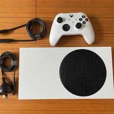 Xbox Series S in excellent condition64284401260290121