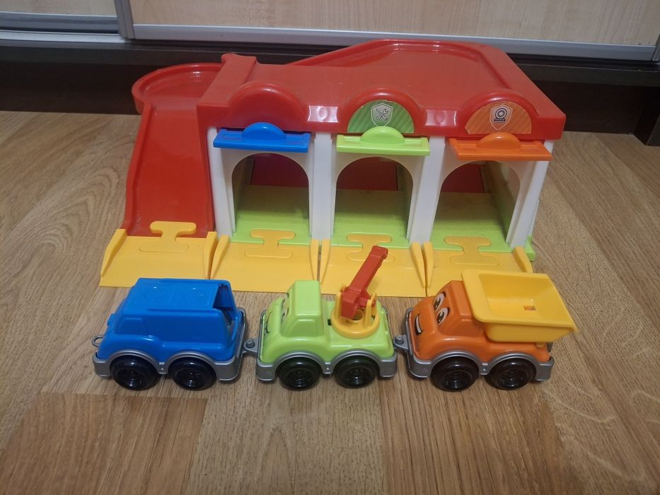 Гараж паркінг з машинками