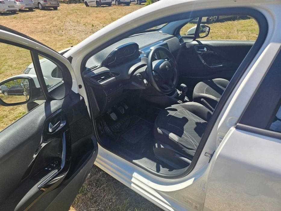 Peugeot 208 ano 2013