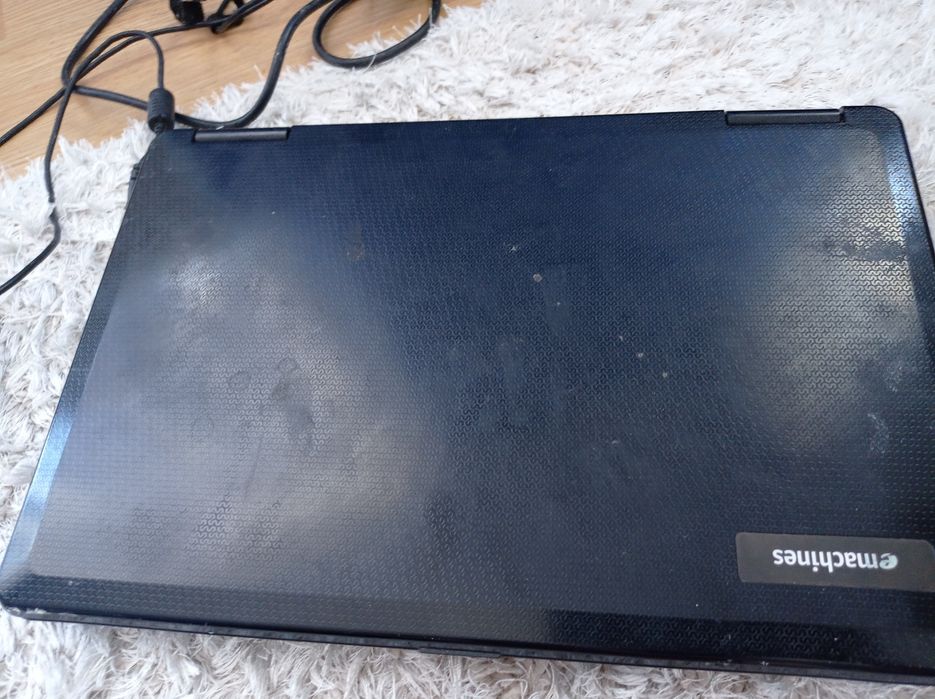 Laptop Acer Emachines E725 uszkodzony w cenie zasilacza
