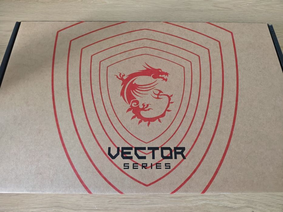 Mocny MSI Vector 16 , RTX 5070TI , Intel ultra 9 , 32/2tb nowy