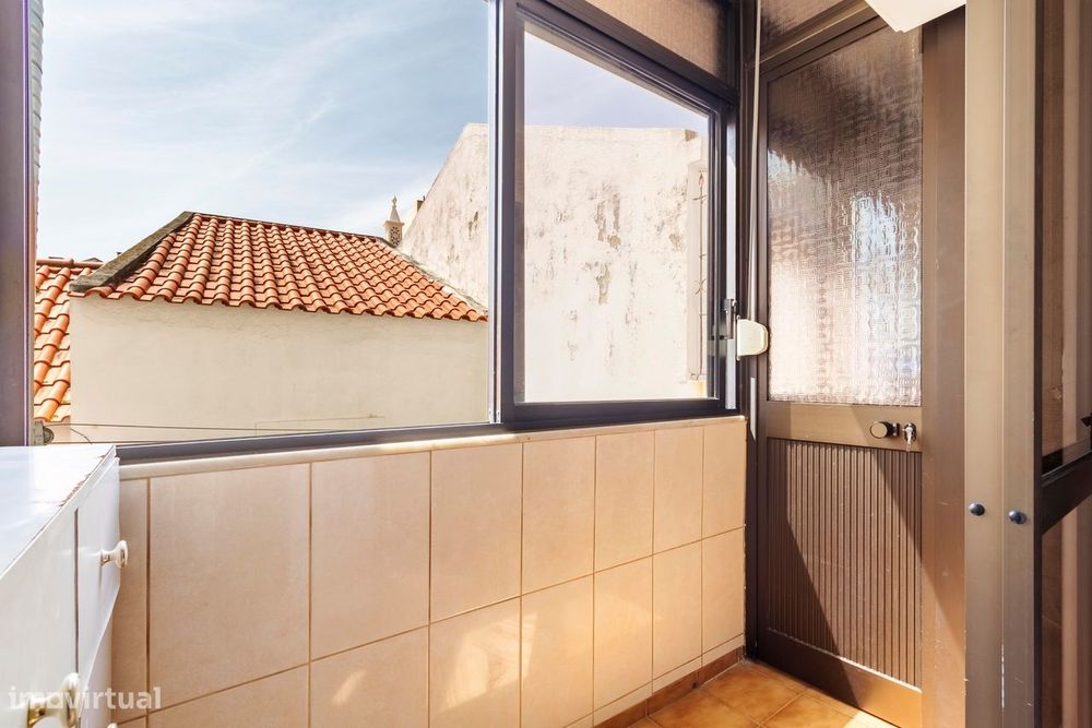 Apartamento T1 c/ Varanda e Marquise, a 550m da Praia, na Costa da Cap