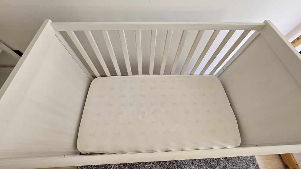 Berço IKEA com colchão