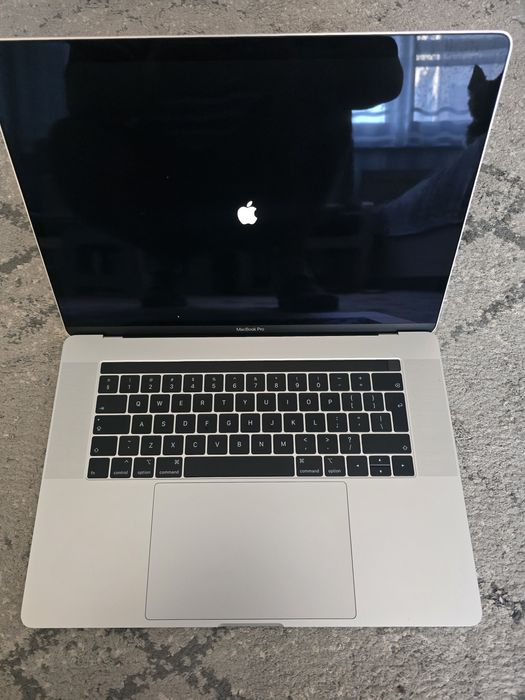 MacBook pro 15 A1990