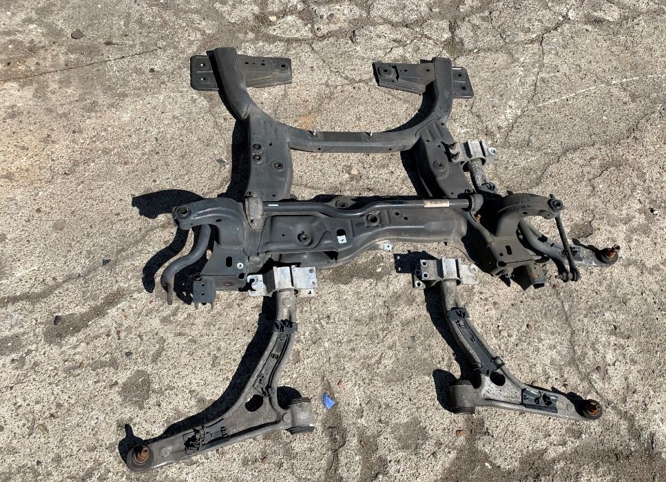 Mercedes A klasa W176 Wahacz przedni aluminiowy części