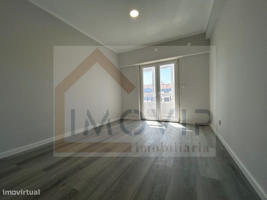 Apartamento T4 Totalmente Remodelado na Amora