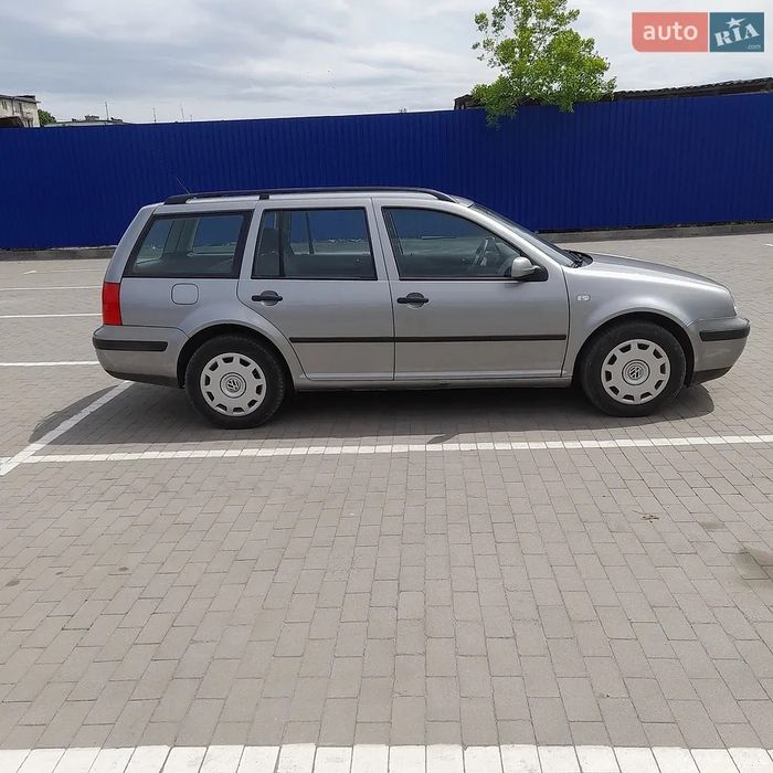 Volkswagen Golf 2002 року