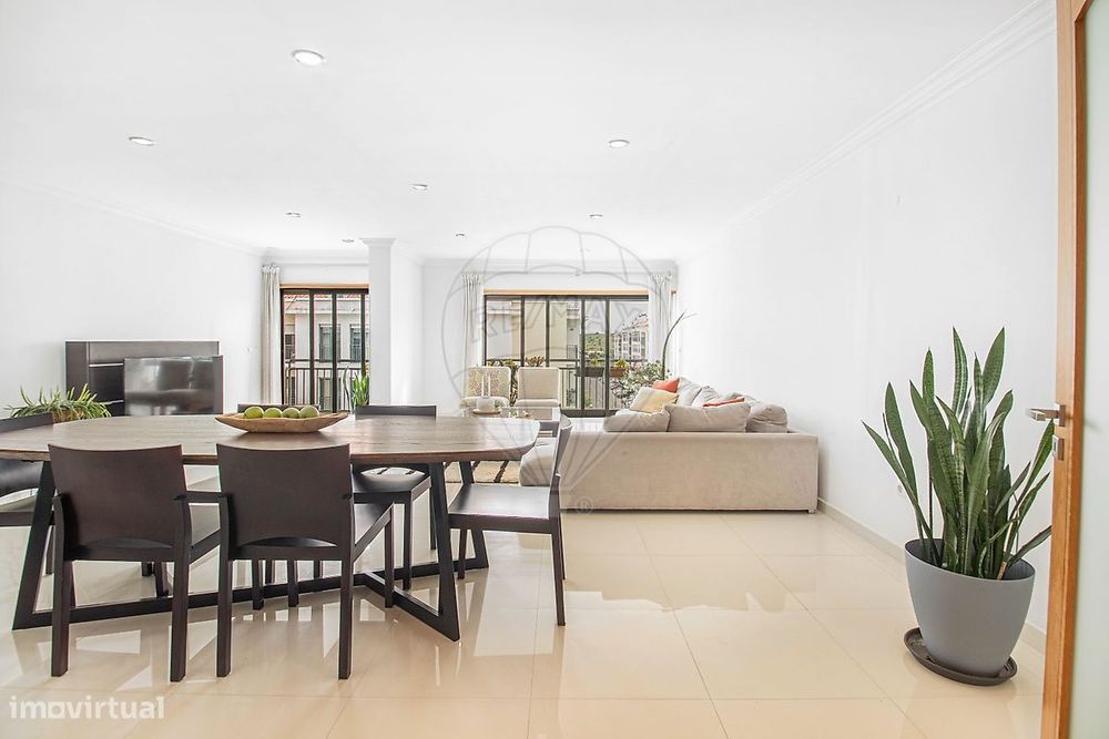 Apartamento T4 para arrendamento