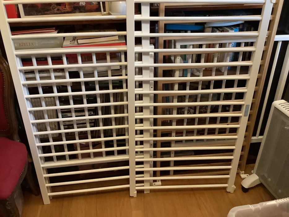 Camas de grades 1,20x60, com colchão e roupa em excelente estado