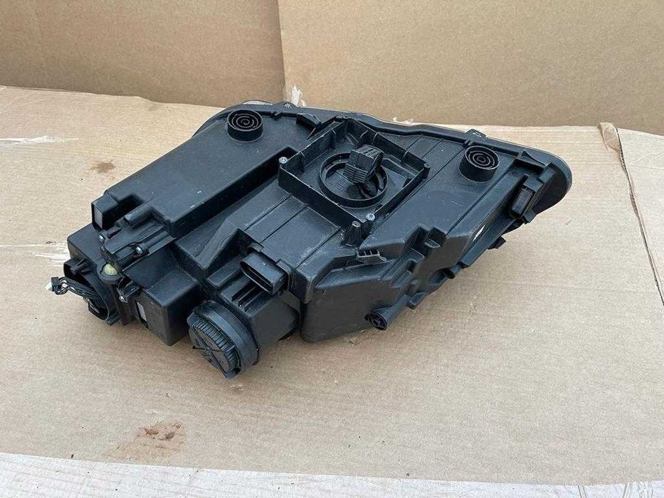 Lampa przód prawy  Full LED Seat Ateca 16-21 Europa