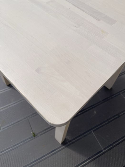 Mesa de madeira quadrada Ikea