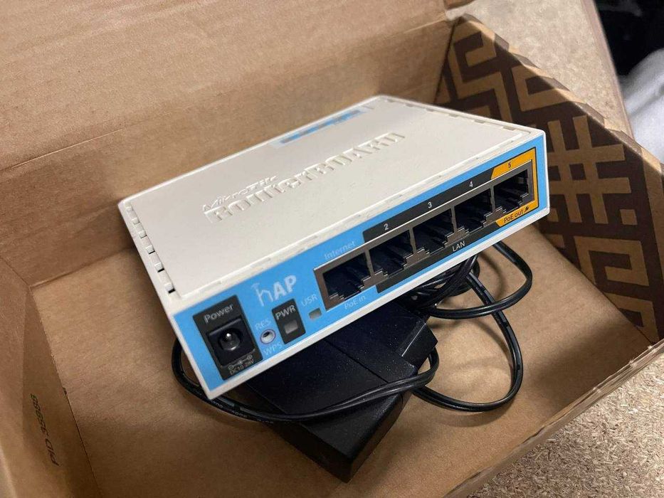 Routeur Mikrotik HAP RB951Ui-2nD - 5 Ports Ethernet - WiFi 2.4GHz - PoE In/Out - Licence RouterOS